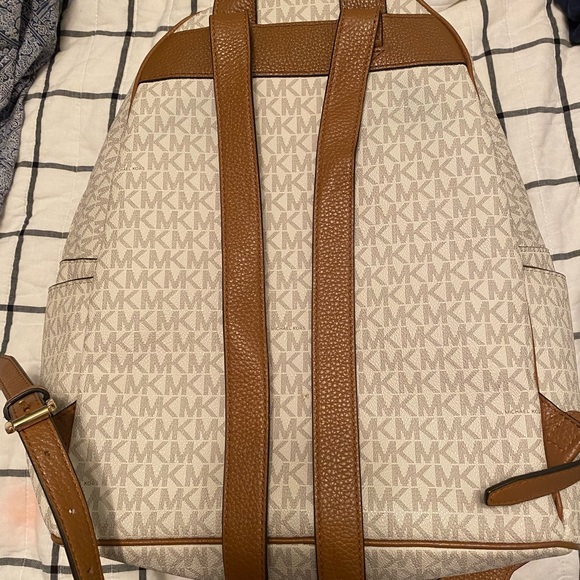 Michael Kors Large backpack purse White/cream and Tan with Gold zippers - Picture 9 of 12